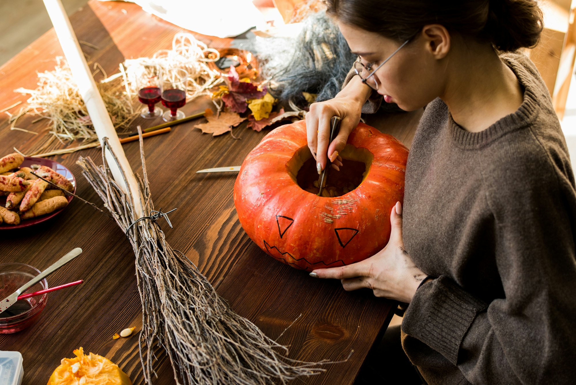 Removing seeds from pumpkin